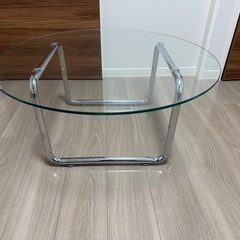 ガラステーブルの画像