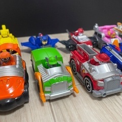 パウパト　ビーグル　ミニカー　おもちゃの画像