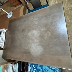 ダイニングテーブルと椅子の画像