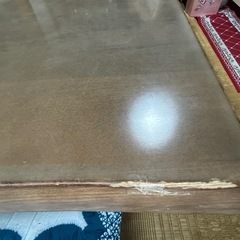 ダイニングテーブルと椅子の画像