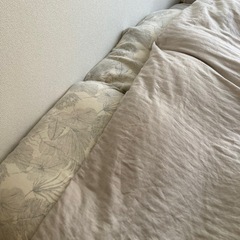 ダブルベッド　毛布　枕などの画像
