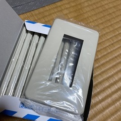 Panasonic WN 6003W010 モダンプレート　3コ用　10枚入り
の画像
