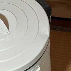 急募　ニトリゴミ箱の画像