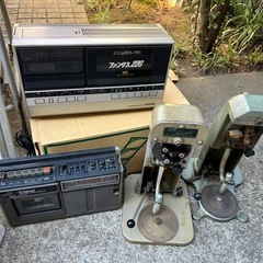 【本日限定無料】古いガチャガチャ、ラジカセ、機械、他雑貨の画像