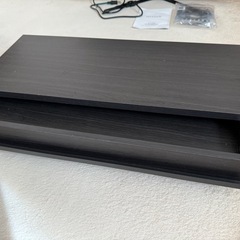 机の上に置く収納棚の画像