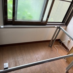 ガラステーブルの画像