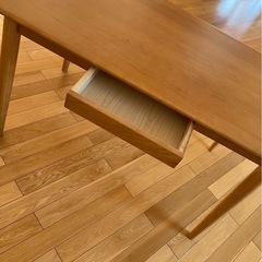 モモナチュラル
小ぶりなテーブルの画像