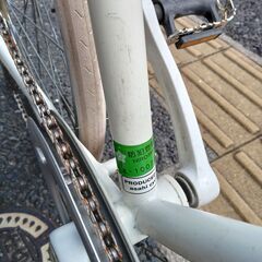 白いクロスバイクの画像
