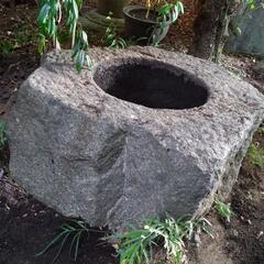 大きな石鉢／水鉢　つくばい　庭のアクセントに　格安！の画像