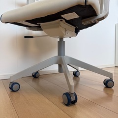 IKEAの昇降式デスクチェア・ゲーミングチェア（MATCHSPEL）お譲りします！の画像