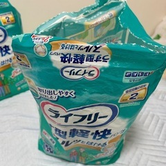 大人用オムツ、ライフリーM未開封と、開封済オムツ関連セットの画像