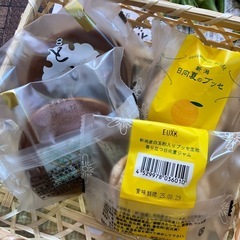 無農薬栽培採れたてオクラ＆お菓子詰め合わせの画像