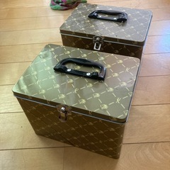 持ち手付きの缶【2つセット】の画像