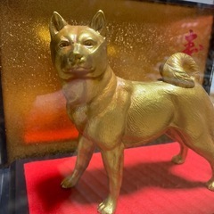 犬の置物　ガラスケース入りの画像