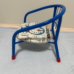 ドラえもんの子供用イスの画像
