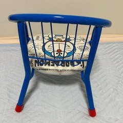 ドラえもんの子供用イスの画像