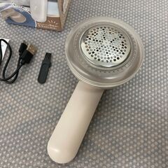 【お売りします】 USB充電式　毛玉取り器　ベージュの画像