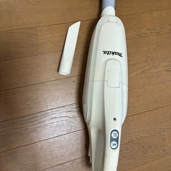 マキタの充電器と掃除機の画像