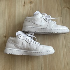 NIKEスニーカー　エアジョーダン1LOW
の画像