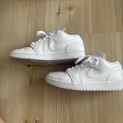 NIKEスニーカー　エアジョーダン1LOW
の画像