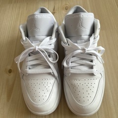 NIKEスニーカー　エアジョーダン1LOW
の画像