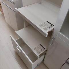 【ドリーム尾浜店】3枚扉食器棚　WH　※ハガレあり　高さ(H)180cm× 幅(W)85cm× 奥行(D)40cmの画像