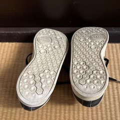 アディダス　スニーカーの画像