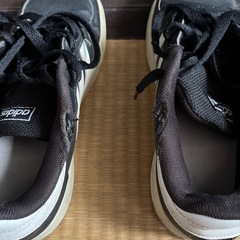 アディダス　スニーカーの画像