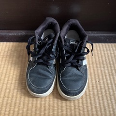 アディダス　スニーカーの画像
