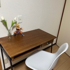 直接受け渡し シンプル木製デスク＆ホワイトチェアセットの画像