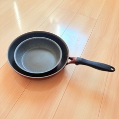 フライパン、ライスストッカー、製氷皿の画像
