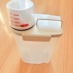 フライパン、ライスストッカー、製氷皿の画像