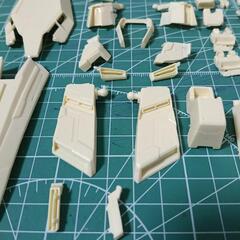 Hi-v ガンダム/ニュガンダム　レシン　キットの画像