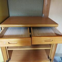 小さめの両開きの棚　引き出しつき　の画像