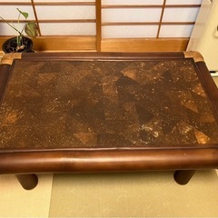 竹製のテーブルの画像