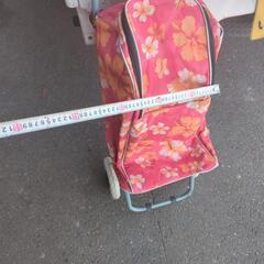 花柄の買い物カートの画像