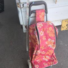 花柄の買い物カートの画像