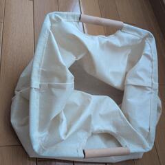 新品☆ナチュラルランドリーバスケットの画像