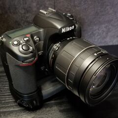 NIKON ニコン デジタル一眼レフ D300 レンズ２本・ストロボ・バッテリーグリップ付き シャッター回数27349の画像