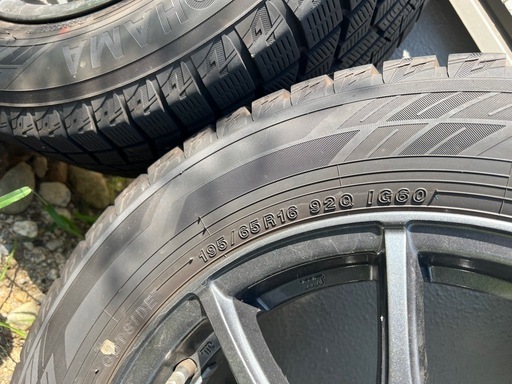 スタッドレスタイヤ195/65R16(ice GUARD iG60）