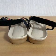 ペッタンコサンダル・ビジューサンダルの画像