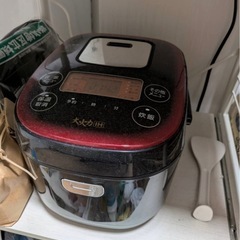 冷蔵庫、洗濯機、ベッド、マットレストラン、炊飯器の画像