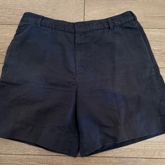 COS ネイビー ショートパンツの画像