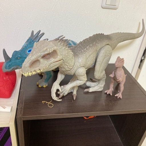 恐竜おもちゃ