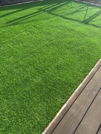【最終値下げ】人工芝 ロール 2mx10m リアル感 芝丈30mm 高耐久 透水タイプ 防草シート 48本ピン付き フレッシュグリーン