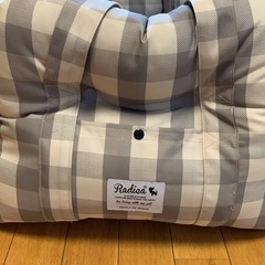 ラディカ ペット用キャリーバッグ チェック柄の画像