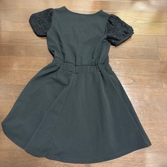 【セシルマクビー】シンプル黒ワンピースドレスの画像