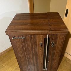 古いミシンの画像