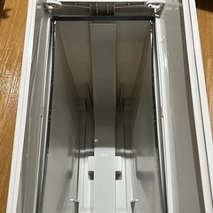 バタフライ型ゴミ箱の画像
