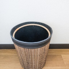 ラタンのゴミ箱兼鉢カバーの画像